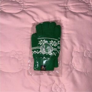 BLACKHAWKS Green Winter Gloves with Snowflake Design